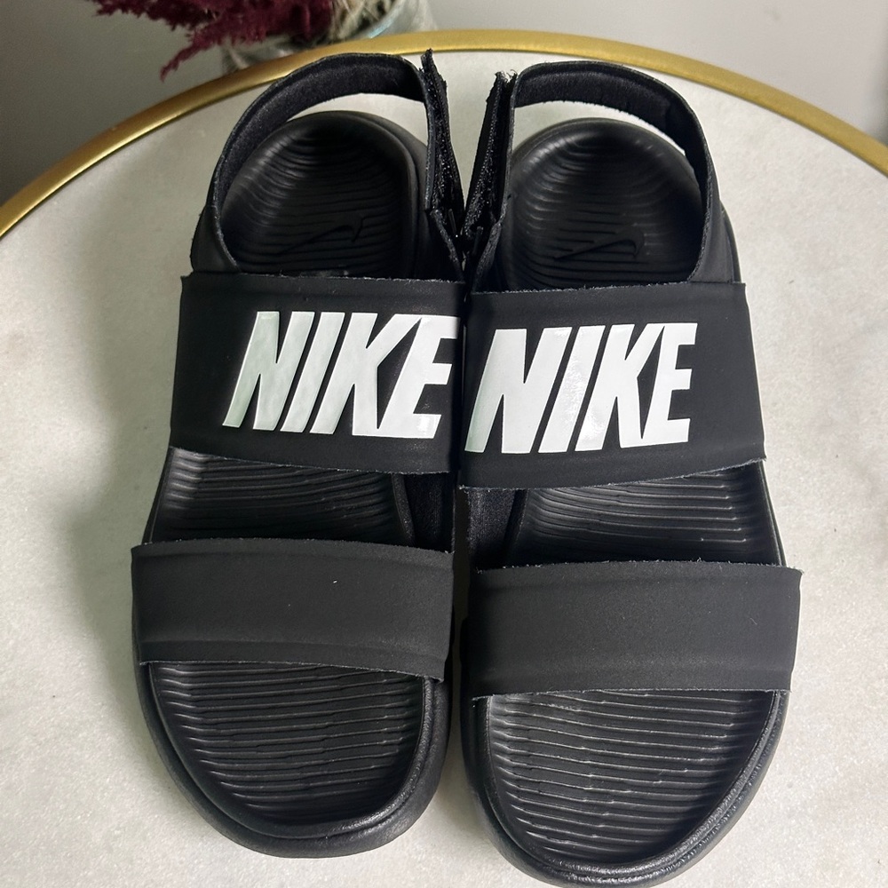 Women’s Nike Black Slide Tanjun Sandals with White Logo size 7 - Picture 2 of 7